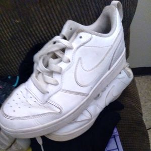 Nike boys air force one sz5